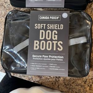 Canada Pooch snow booties for dogs